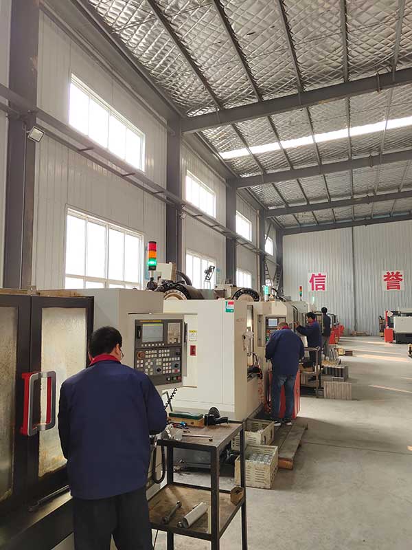 聚氨酯噴涂機配件數(shù)控生產中心